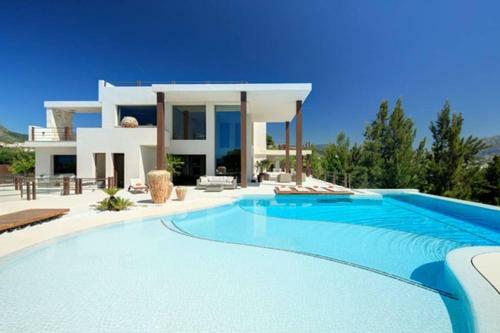 Stunning 9 Bedroom Villa With Sea Views