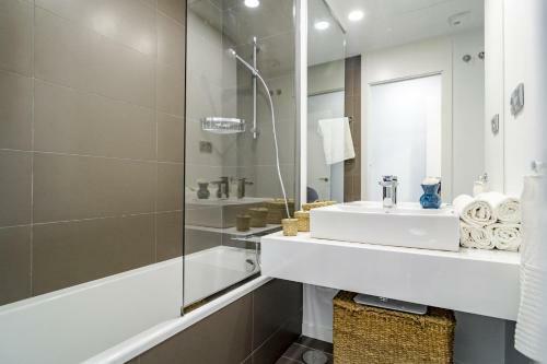 Lem- New 2 Bedroom Apartment In Le Mirage