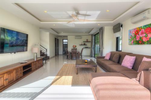 Villa Andy With Pool And 800 M Away From Beach