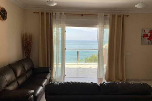 Estepona Seaview Apartment Seletur