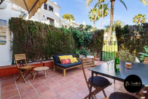 Bonito Chalet En Estepona Con Piscina Y Playa