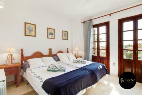 Bonito Chalet En Estepona Con Piscina Y Playa