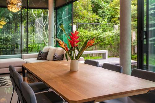Villa Modern 3br Loft With Large Pool, Gym And Sauna