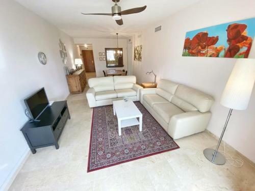 Amazing Holiday Apartment With Tropical Community Pool