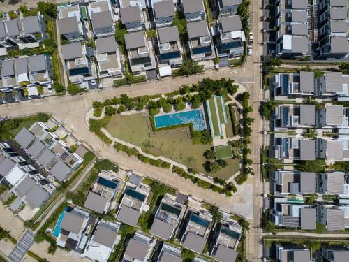 Villa 3bdr Townhouse 800m From Bangtao Beach