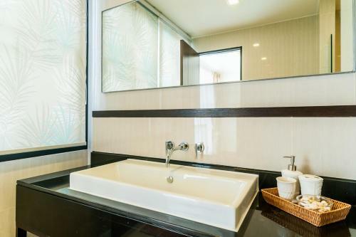 Villa 3bdr Townhouse 800m From Bangtao Beach