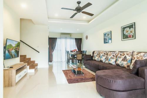 Villa 3bdr Townhouse 800m From Bangtao Beach