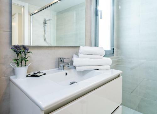 Vg- 2 Bedroom Apartment In Luxury Development