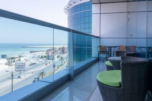 Luxury 1 Br Beach Apartment With Full Sea View