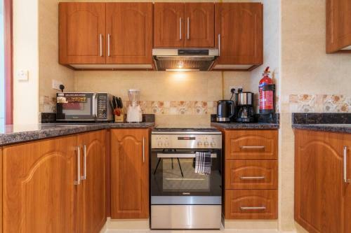 Luxury 1 Br Beach Apartment With Full Sea View