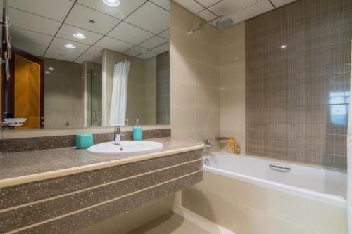 Luxury 1 Br Beach Apartment With Full Sea View