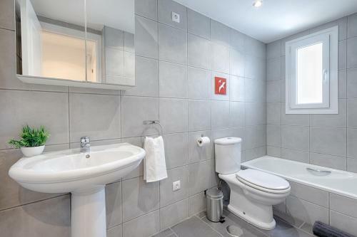 Front Sea View Apartment Estepona