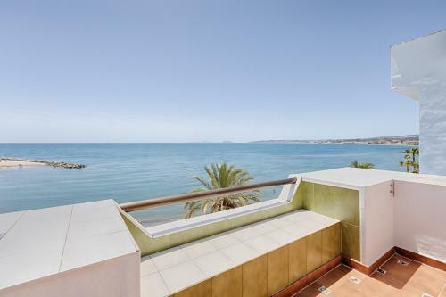 Front Sea View Apartment Estepona