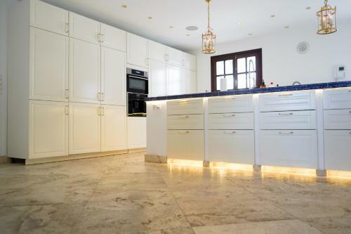 Huge Golf And Spa Mansion 8 Min From Puerto Banus