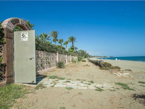 1077 Beach Villa El Paraiso
