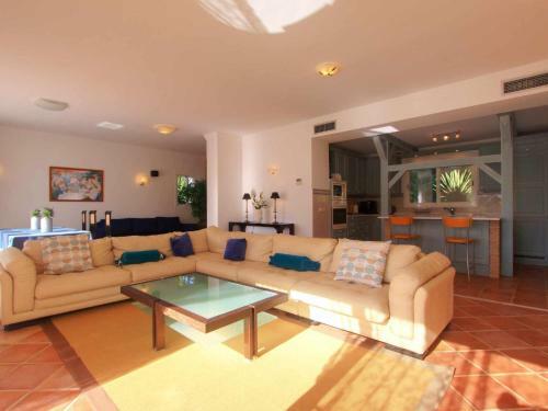 1077 Beach Villa El Paraiso
