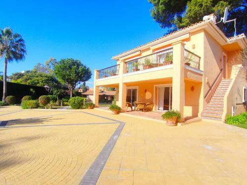 1077 Beach Villa El Paraiso