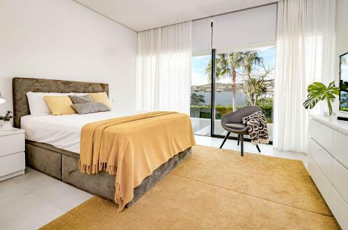 2021 Built Extravagant Villa In Luxurious Mirabella Hills