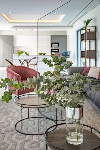 2021 Built Extravagant Villa In Luxurious Mirabella Hills