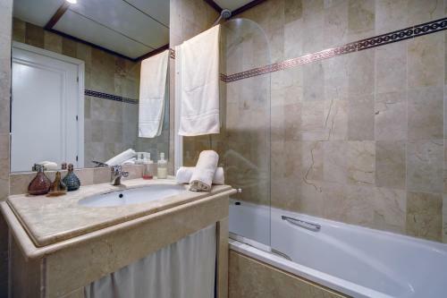 Apartamento Relaxing Beachfront Complex With Swimming Pool In Costalita