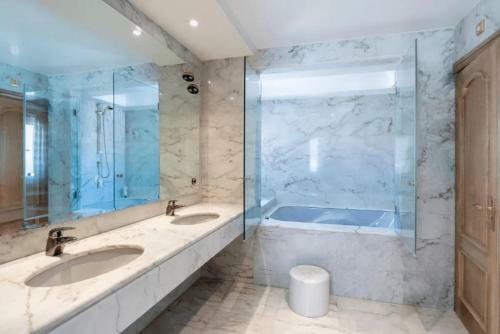 The Palace Marbella - Lavish Beachfront Villa