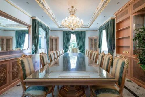 The Palace Marbella - Lavish Beachfront Villa