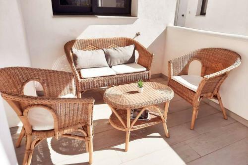 Palms Beach - Brand New Luxury Beachside Apartment