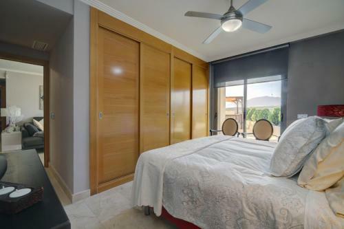 Acosta- Incredible Designer's Terraced Flat