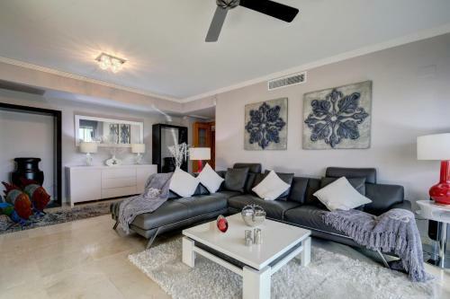 Acosta- Incredible Designer's Terraced Flat