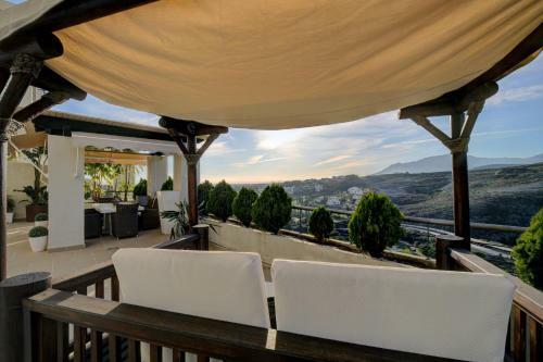 Acosta- Incredible Designer's Terraced Flat