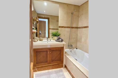 Apartamento Beachside Appartment With Pool, 150m To The Beach