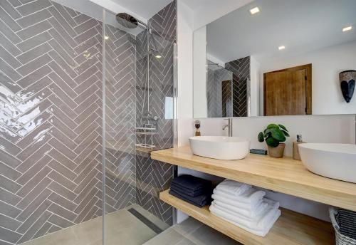 Renovated Townhouse San Roque 85