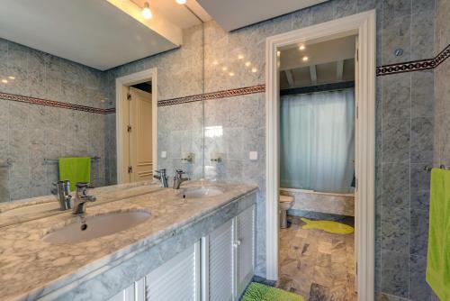 Frontline Paradise Townhouse