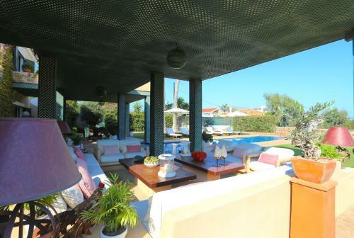Las Ranas Casasola Beach Villa 15pax