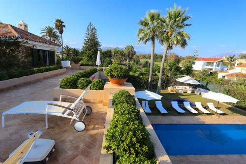 Las Ranas Casasola Beach Villa 15pax