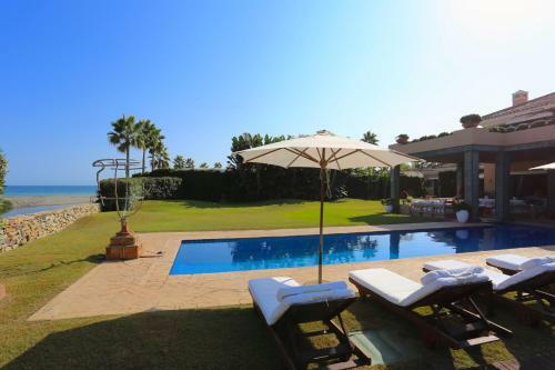 Las Ranas Casasola Beach Villa 15pax