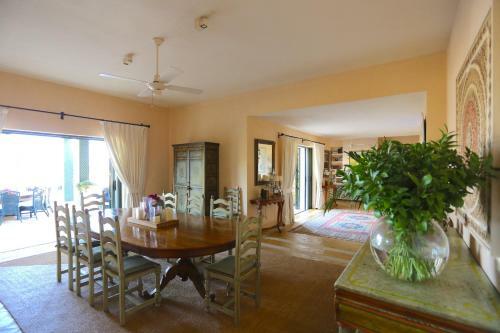 Las Ranas Casasola Beach Villa 15pax