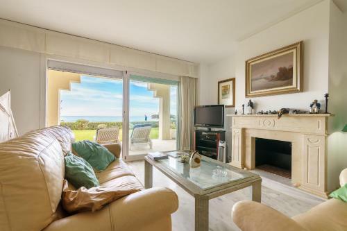 Estepona First Line Beach Apartment