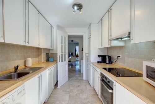 Spacious Penthouse Stunning Views