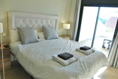 Modern Apartment With View To Gibraltar + Jacuzzi