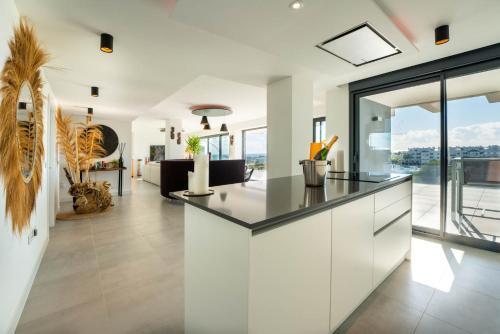 Double 250m2 Apartment With Sea View At Oasis325 Estepona
