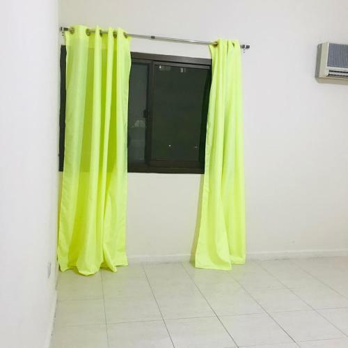 Spacious Private Room With Separate Washroom