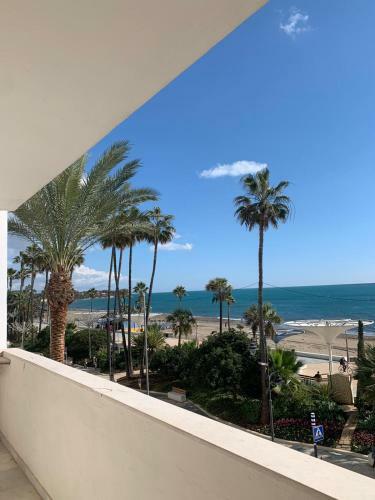 Apartamento En Primera L�nea De Playa En Estepona