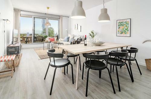 Lm41b- Modern & Spacious Family Apartment