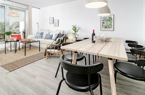 Lm41b- Modern & Spacious Family Apartment