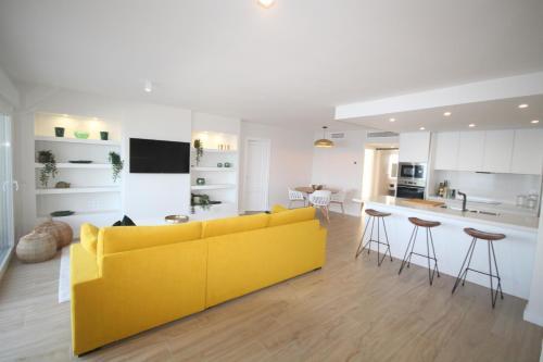 Fabulous 3 Bedroom Apartment On The Beach - Rdr243