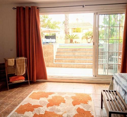 Villa With Serene Mountain Views. Spacious Garden With 10x5m Pool.