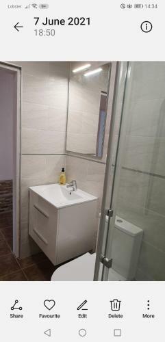 Villa With Serene Mountain Views. Spacious Garden With 10x5m Pool.