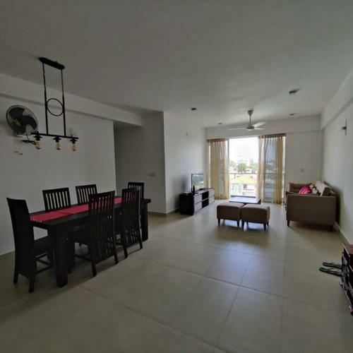3 Bedroom Apartment In Close Proximity To Beach