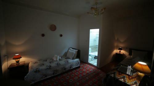 Hostal Qutlug Qadam Guest House